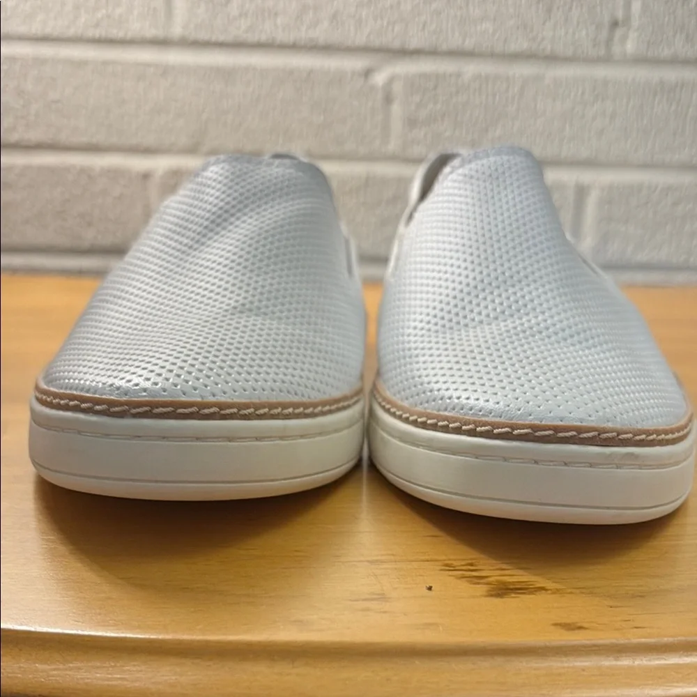 Naturalizer Women's 8.5Wide Zola 3 Perforated White Leather Slip On Loafers EUC - Picture 2 of 8